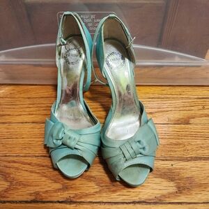 Elegant Mint Green Bow Heels